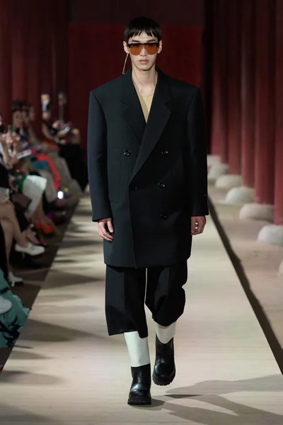 Look 60